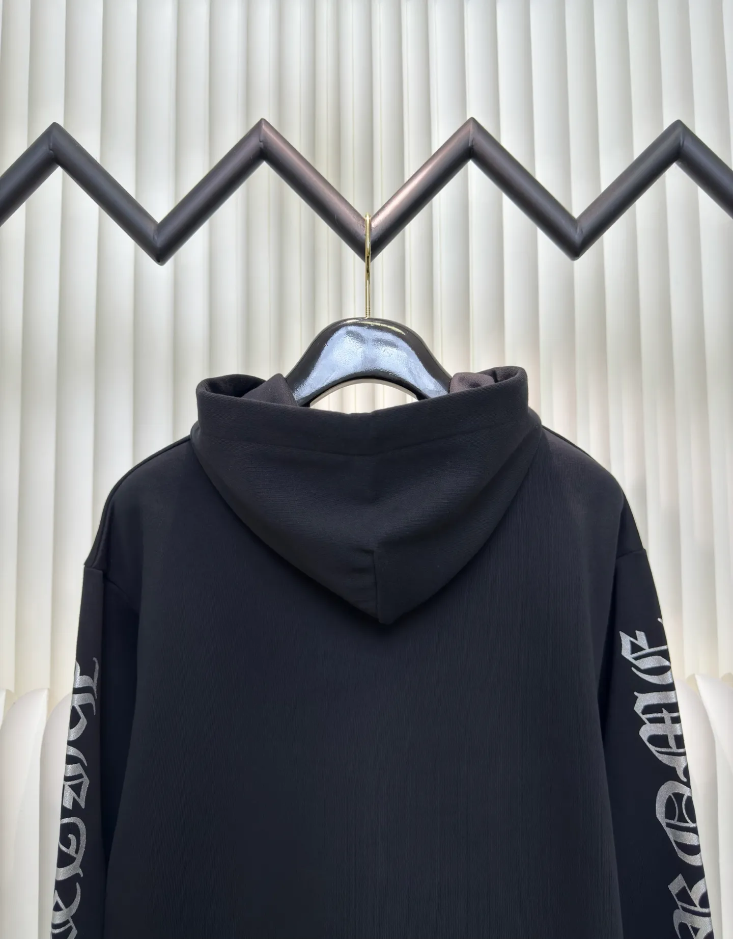 P400 Chrome Hearts 1988 limited edition sweatshirt. The fabric is made of fleece 420g cotton. The printing uses a variety of printing techniques. Thermoset ink printing. Size S M L